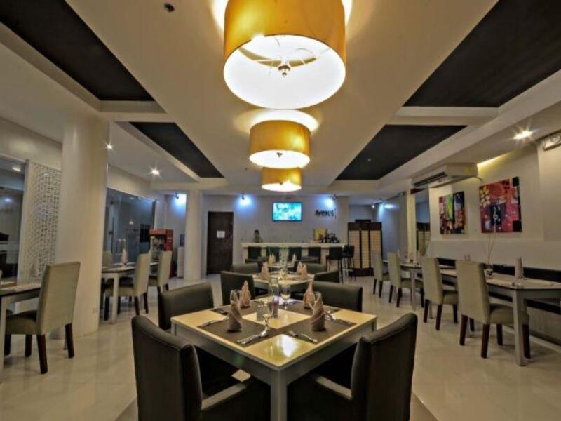 פורטו פרינססה Empire Suites Hotel מראה חיצוני תמונה
